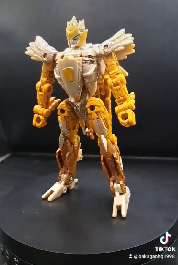 In Hand Image Of Transformers Rise Of The Beasts Airazor  (11 of 19)